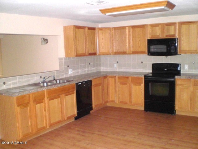 5647 West Hatcher Road Glendale, AZ 85302 - Photo 14 of 44 023-357726 kitchen