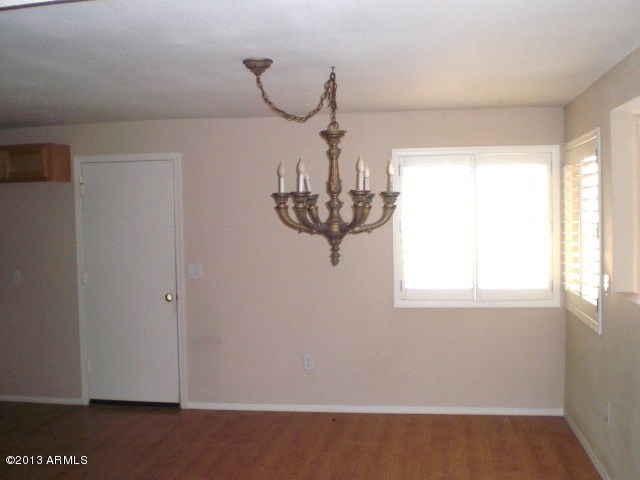 5647 West Hatcher Road Glendale, AZ 85302 - Photo 18 of 44 023-357726 dining room