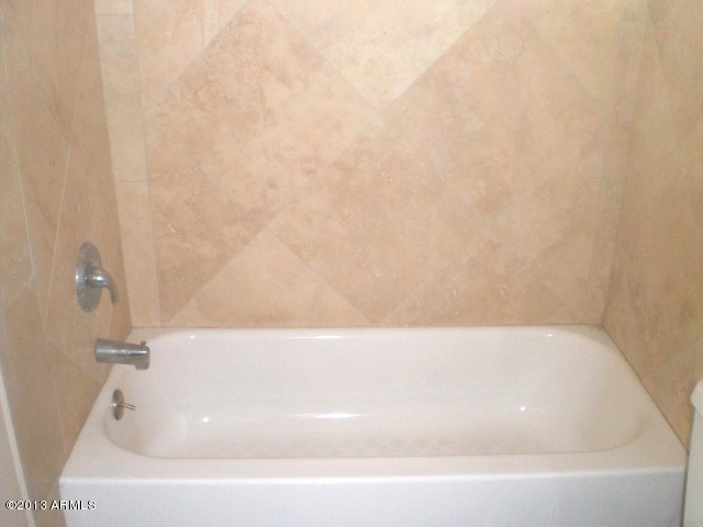 5647 West Hatcher Road Glendale, AZ 85302 - Photo 25 of 44 023-357726 bath 2 tub