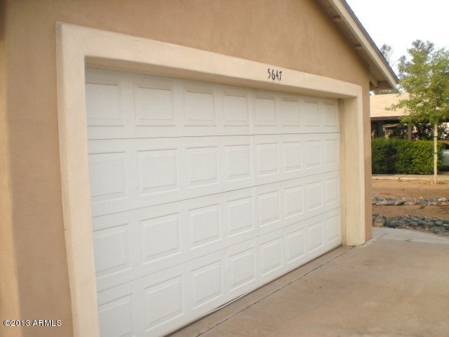 5647 West Hatcher Road Glendale, AZ 85302 - Photo 39 of 44 023-357726 garage