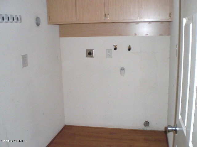 5647 West Hatcher Road Glendale, AZ 85302 - Photo 40 of 44 023-357726 utility room