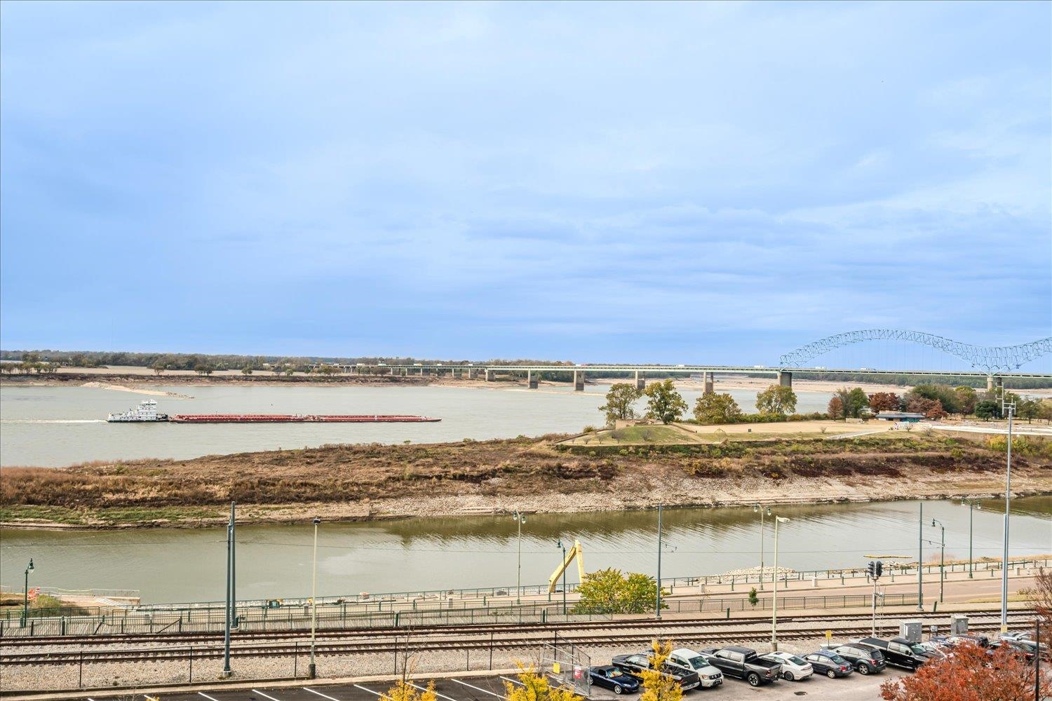 200 Wagner Place, Unit 706 Memphis, TN 38103 - Photo 11 of 32 a view of a ocean with city