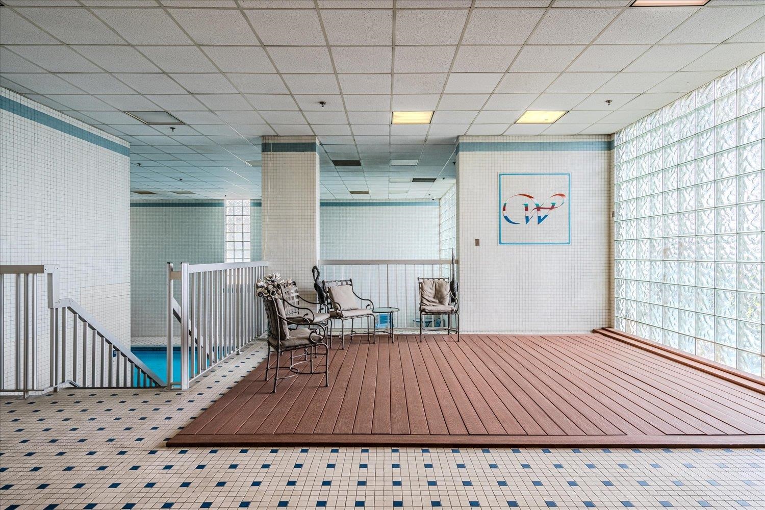 200 Wagner Place, Unit 706 Memphis, TN 38103 - Photo 26 of 32 a living room with a couch