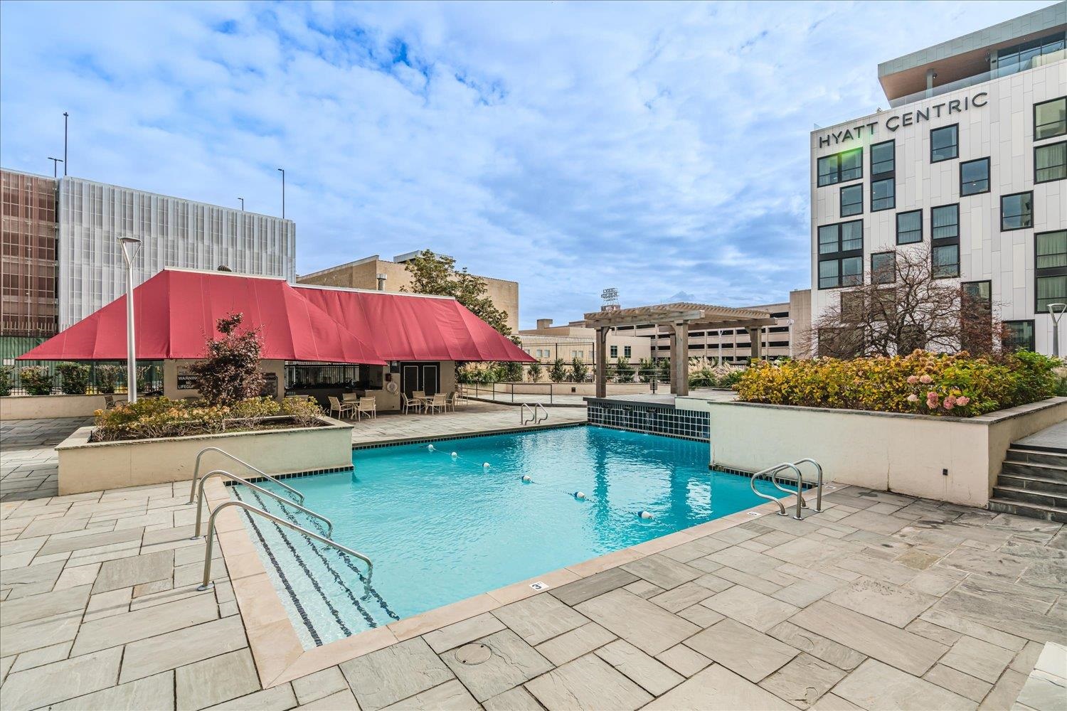 200 Wagner Place, Unit 706 Memphis, TN 38103 - Photo 27 of 32 a view of a swimming pool with a lounge chairs