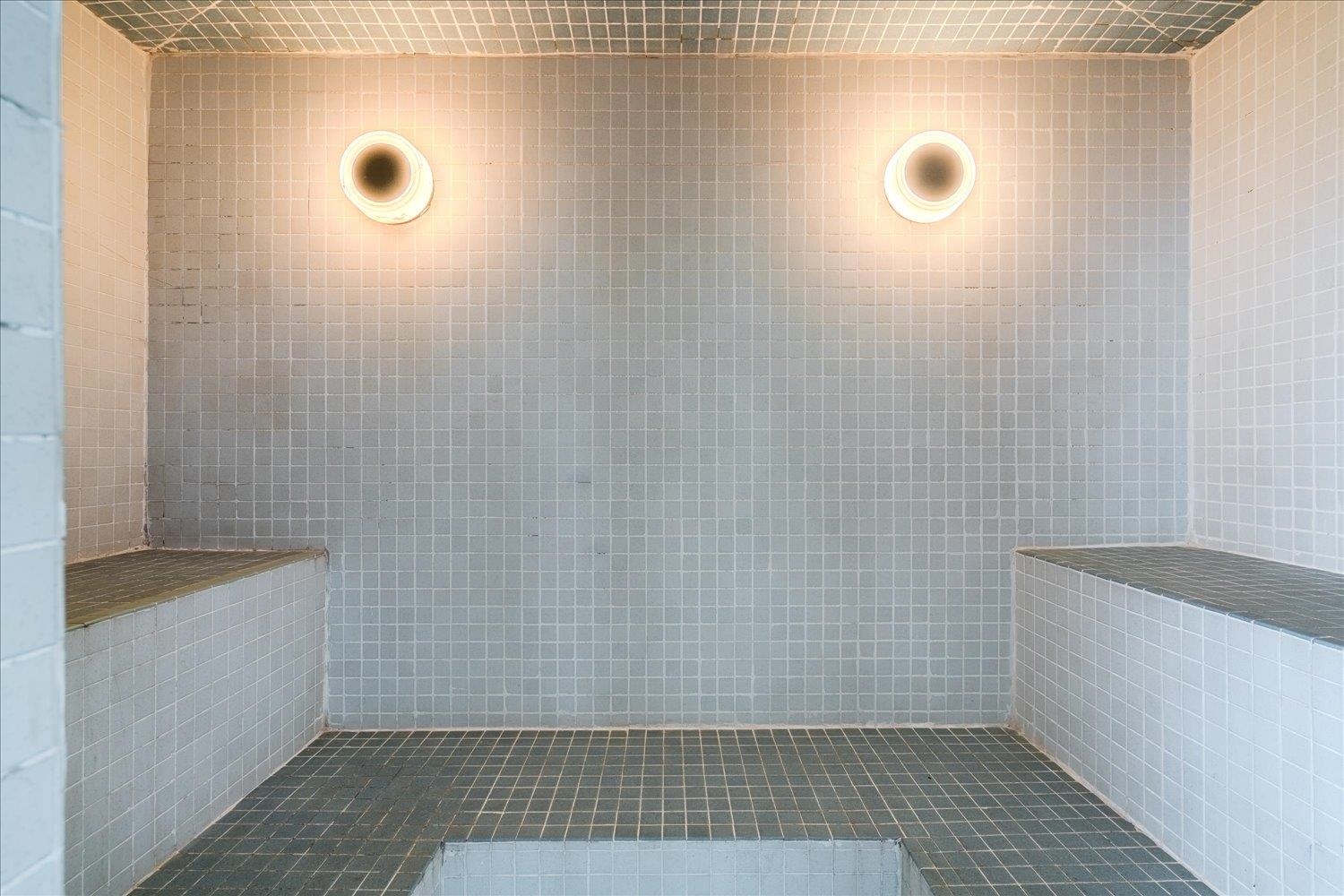 200 Wagner Place, Unit 706 Memphis, TN 38103 - Photo 28 of 32 a bathroom with a shower