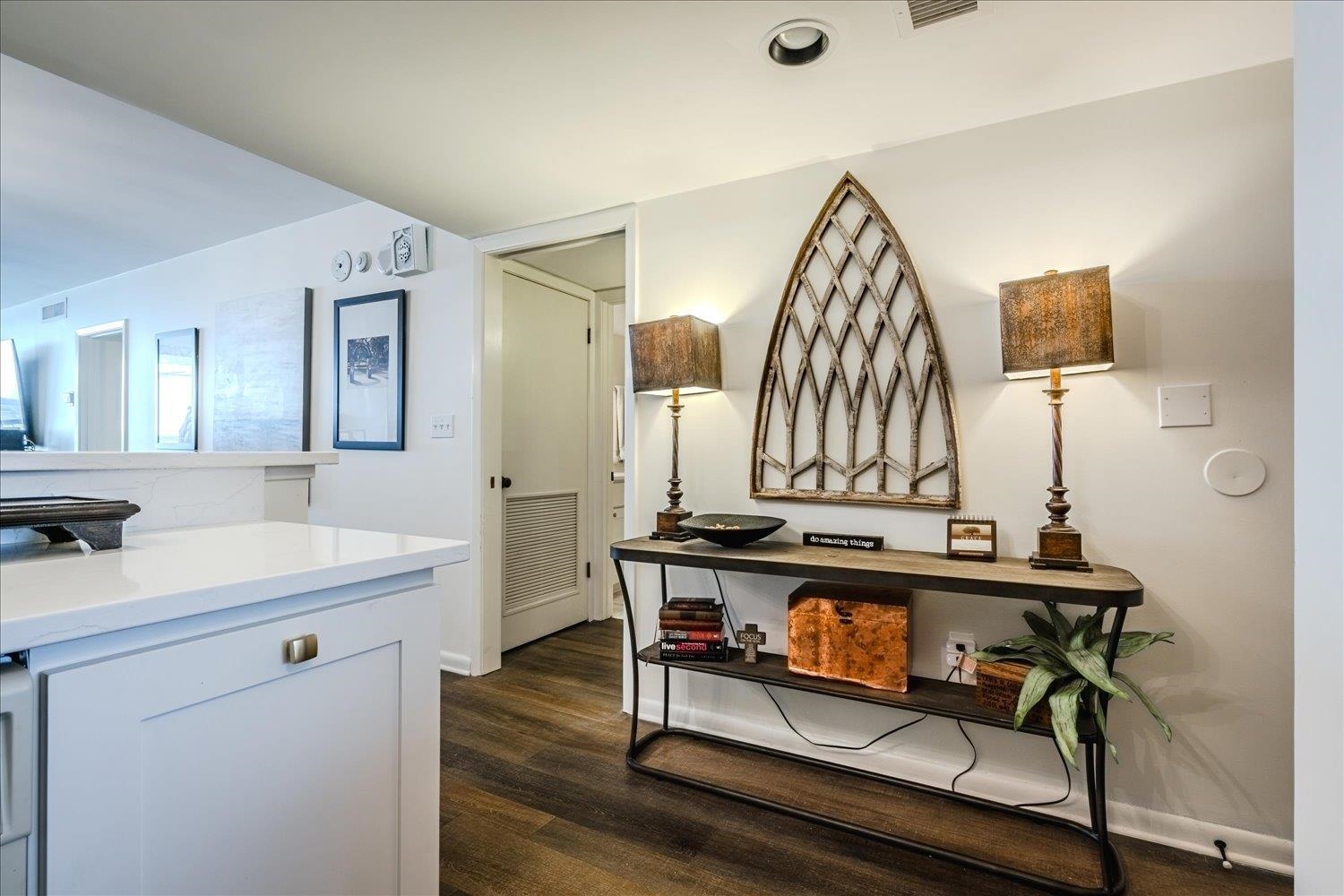 200 Wagner Place, Unit 706 Memphis, TN 38103 - Photo 7 of 32 a view of hall way with furniture and front door