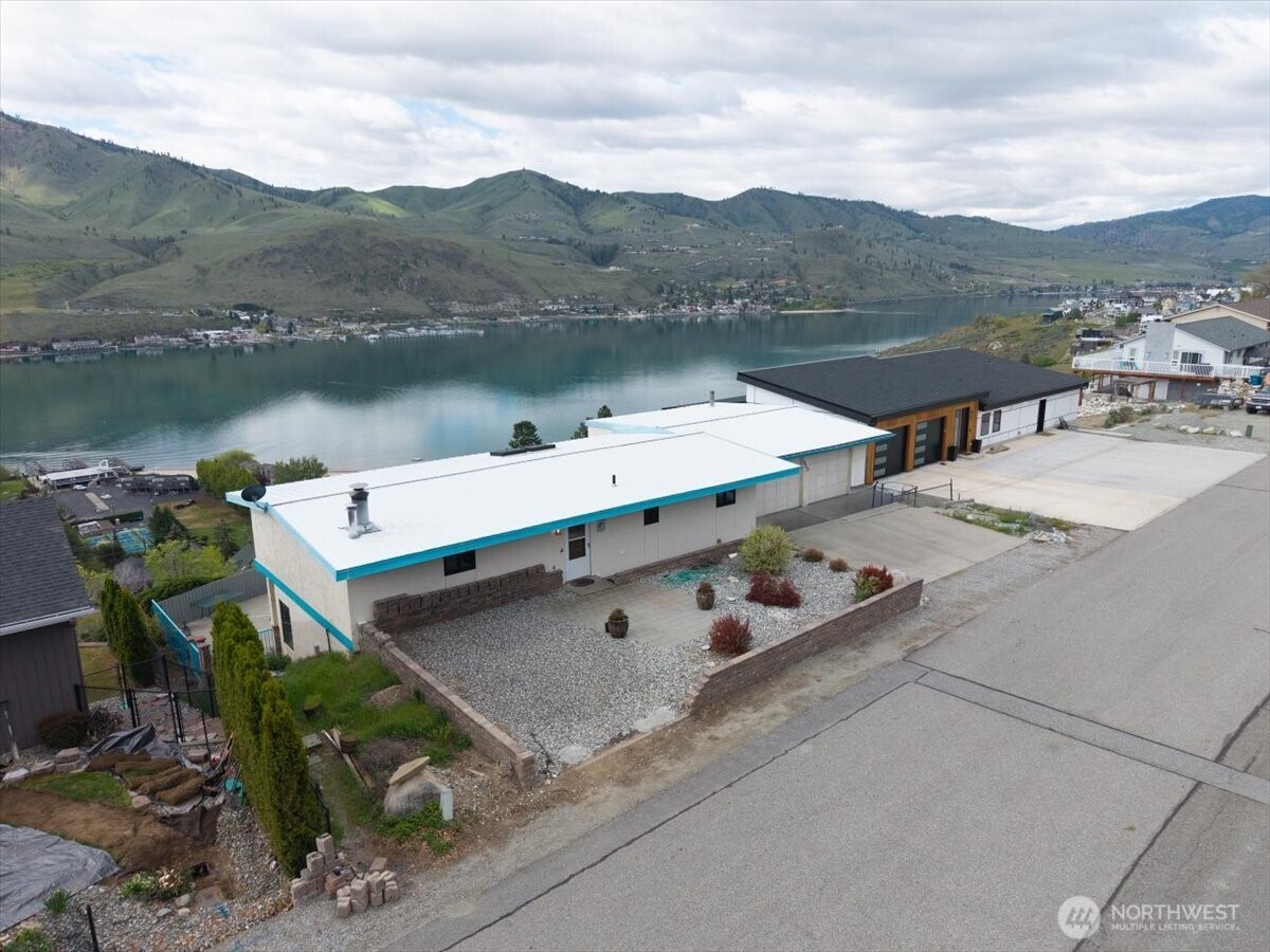 820 West Golf Course Drive Chelan, WA 98816 - Photo 2 of 39