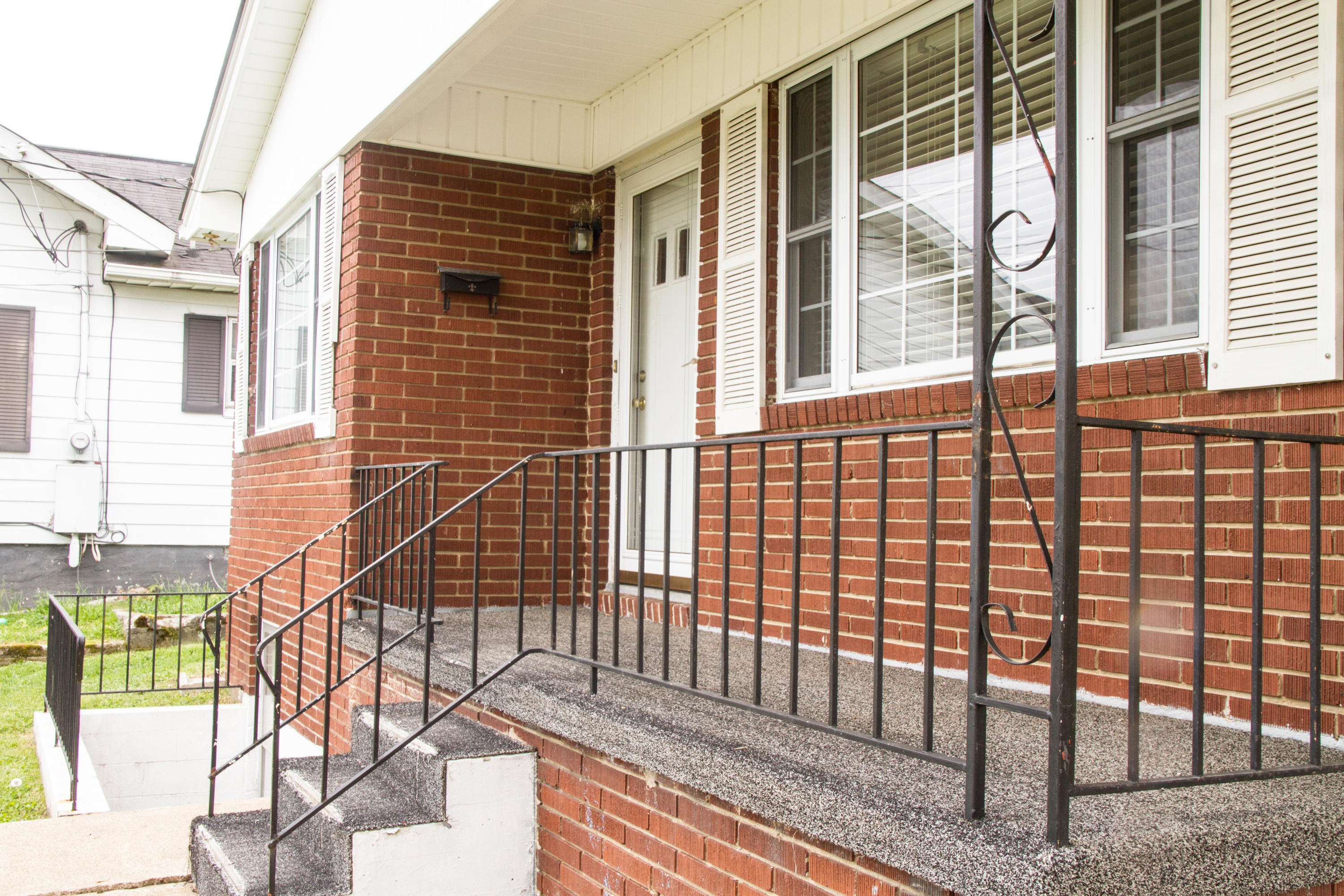 816 Fowler Street Clinton, TN 37716 - Photo 3 of 25 IMG_0662