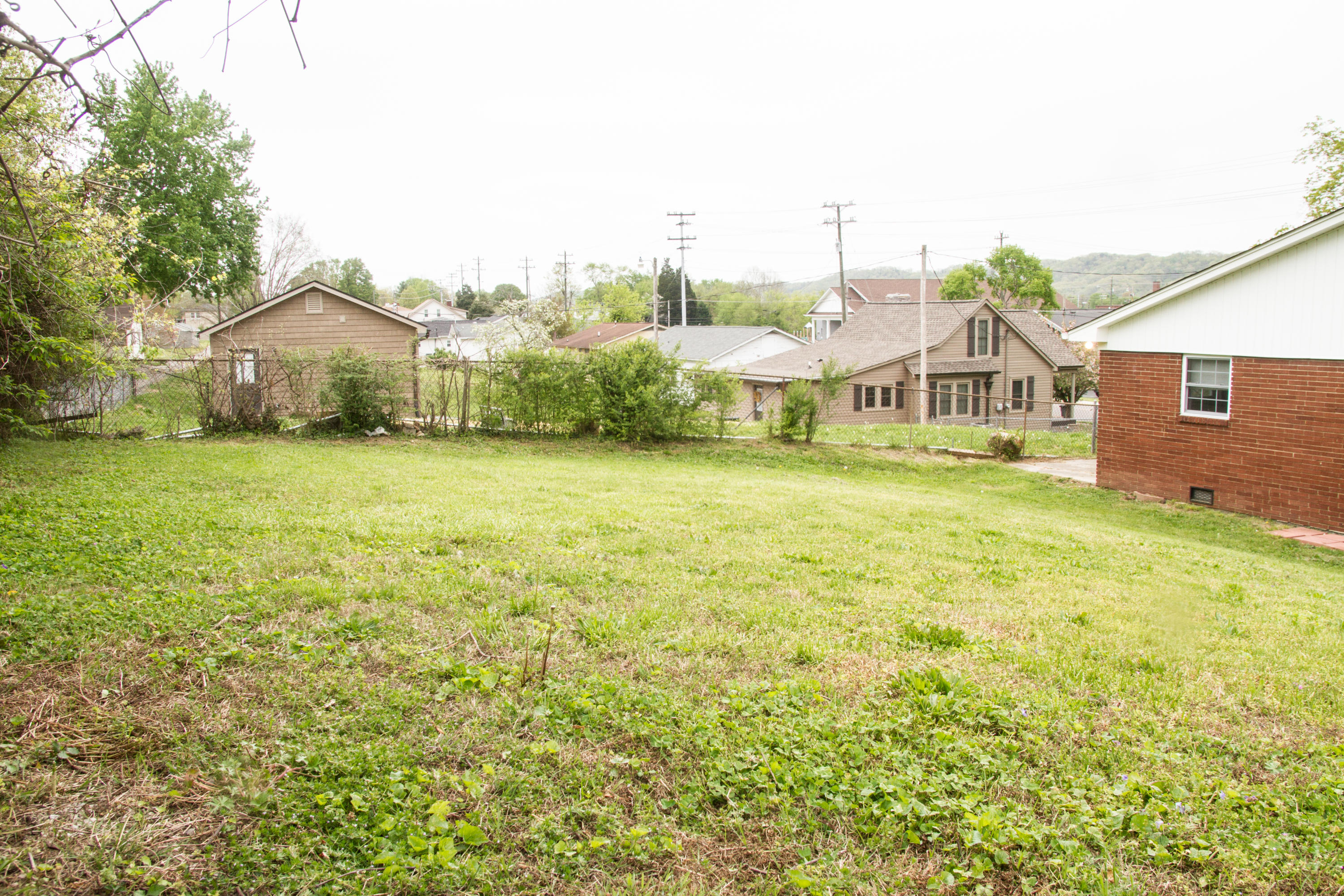 816 Fowler Street Clinton, TN 37716 - Photo 23 of 25 backyard