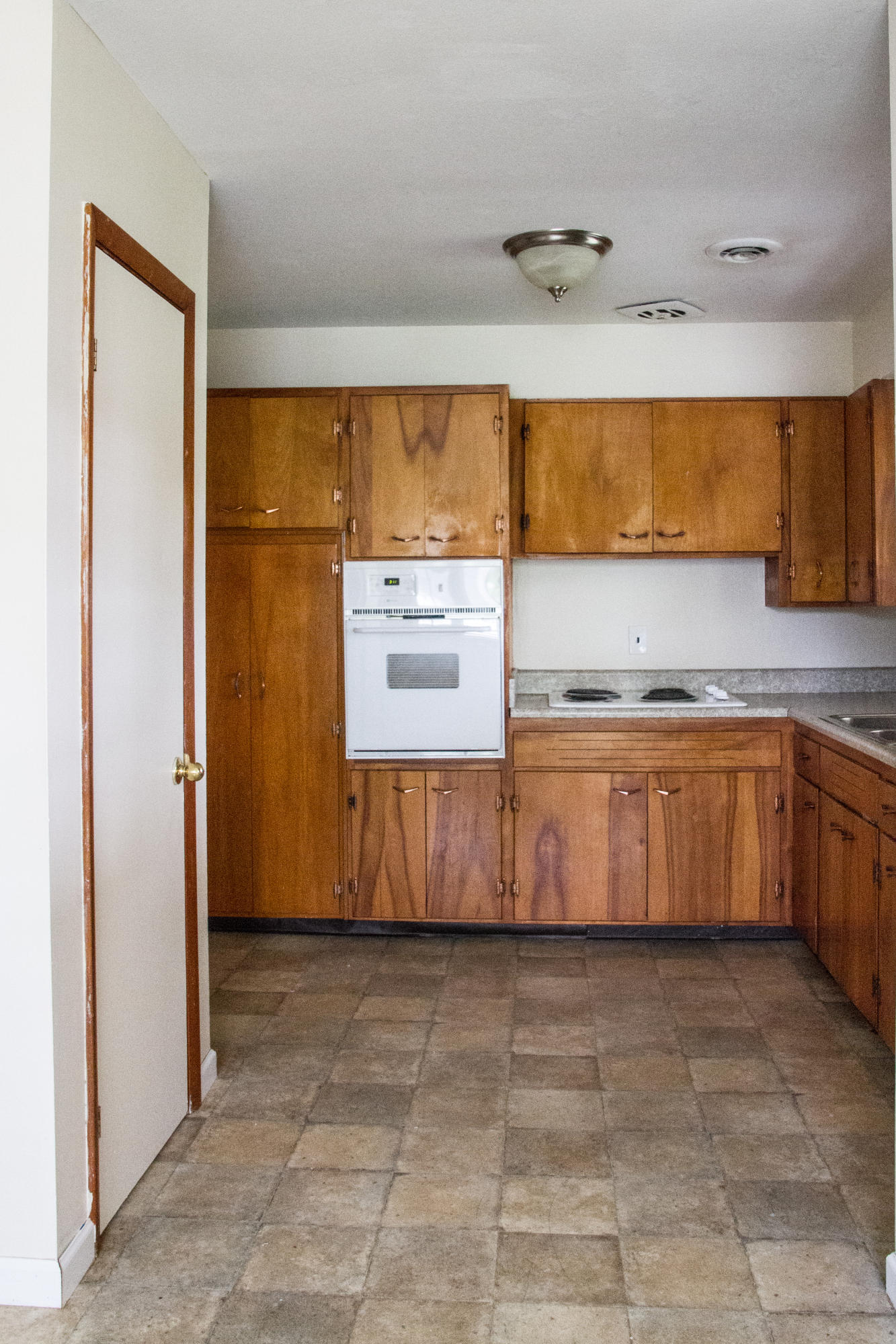 816 Fowler Street Clinton, TN 37716 - Photo 7 of 25 kitchen