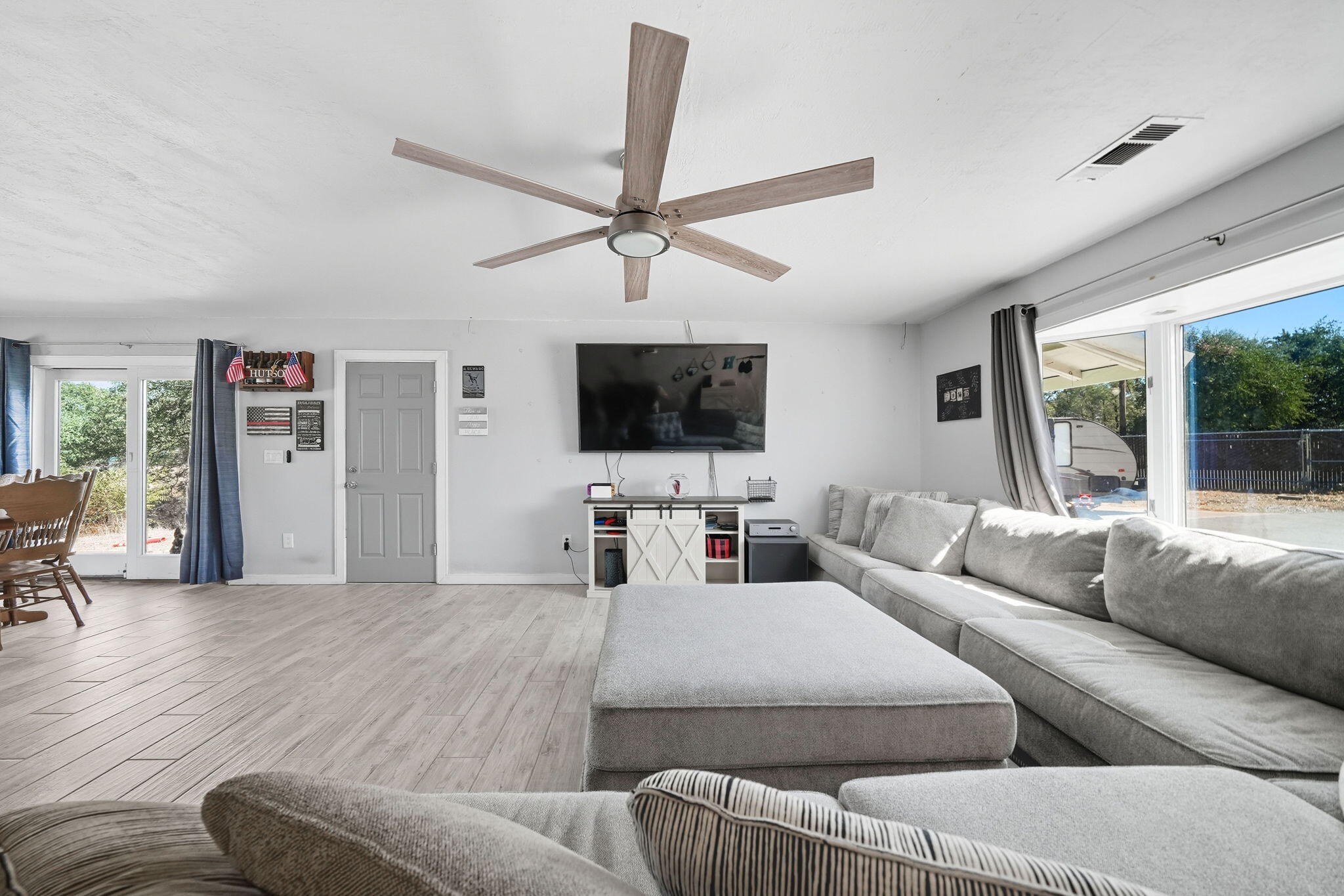 3488 Oasis Road Redding, CA 96003 - Photo 5 of 41 5-web-or-mls-IMG-05