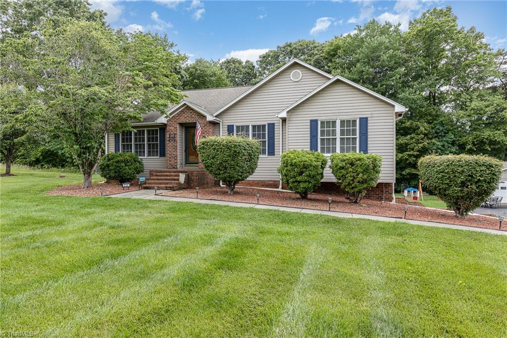 235 Eldora Road Ararat, NC 27007 - Photo 4 of 28 Gallery Image 4