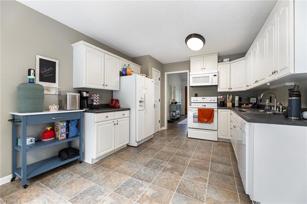 235 Eldora Road Ararat, NC 27007 - Photo 8 of 28 Gallery Image 8