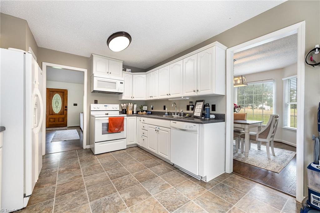 235 Eldora Road Ararat, NC 27007 - Photo 9 of 28 Gallery Image 9