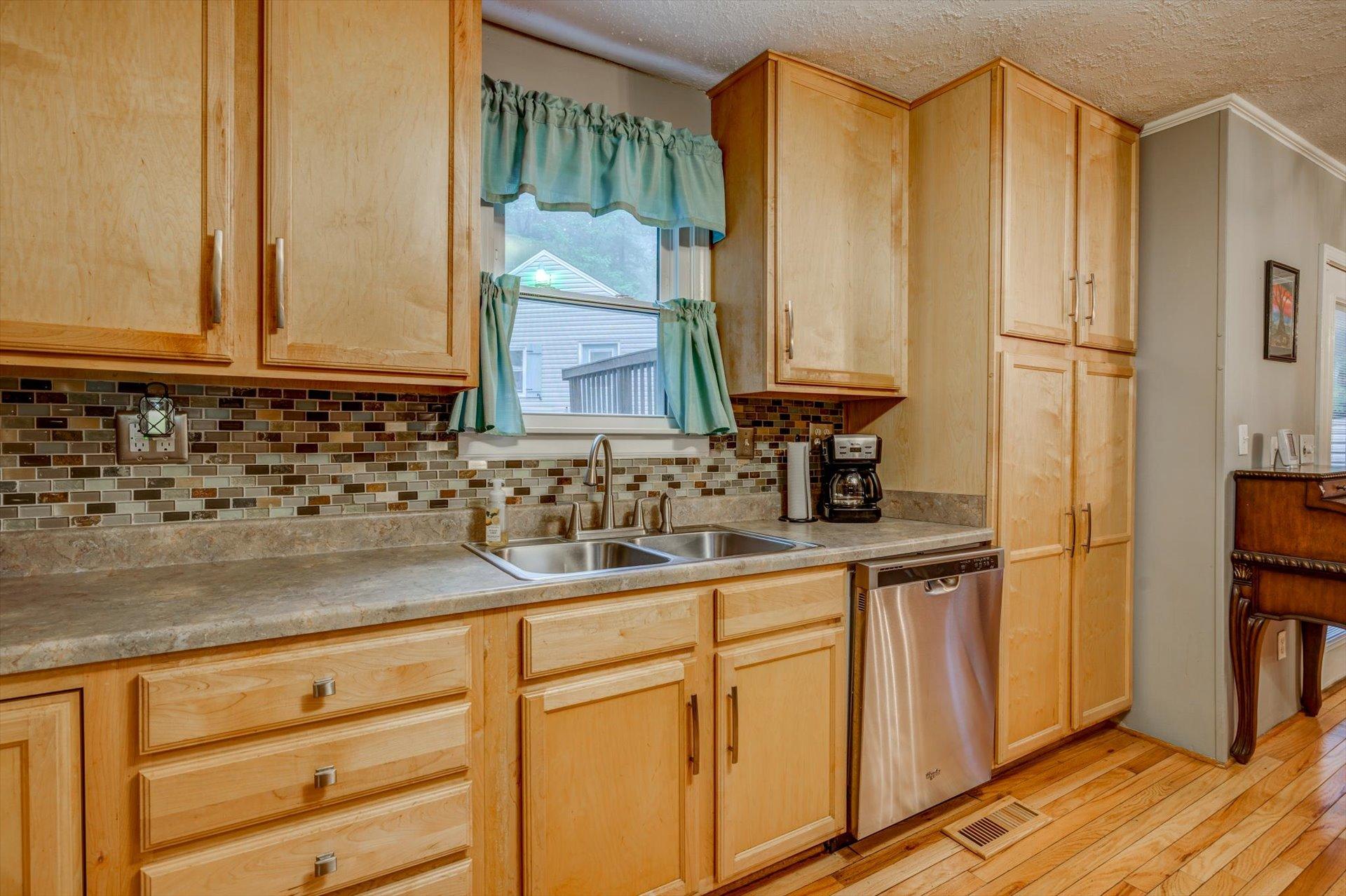 772 Skyview Road Salem, VA 24153 - Photo 13 of 41 a bathroom with a sink and a mirror