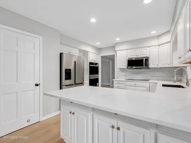 $750,000 | 805 Potomac Avenue, Naperville, IL 60565