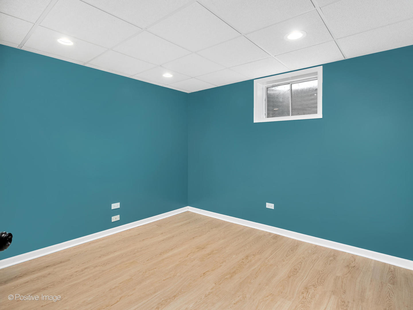 805 Potomac Avenue Naperville, IL 60565 - Photo 30 of 38 an empty room with a workbench