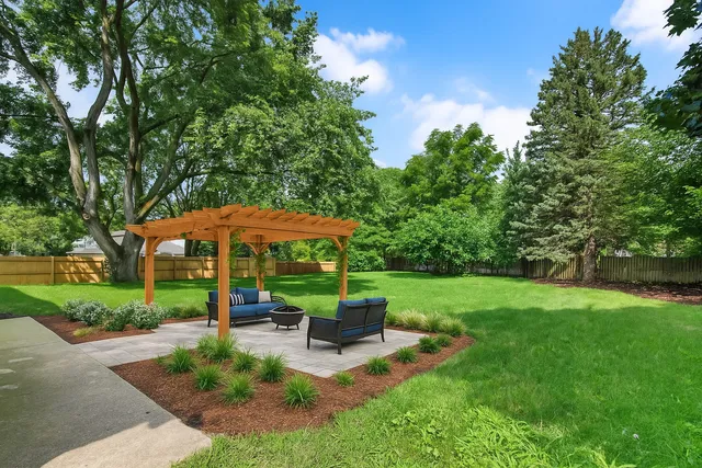 $750,000 | 805 Potomac Avenue, Naperville, IL 60565