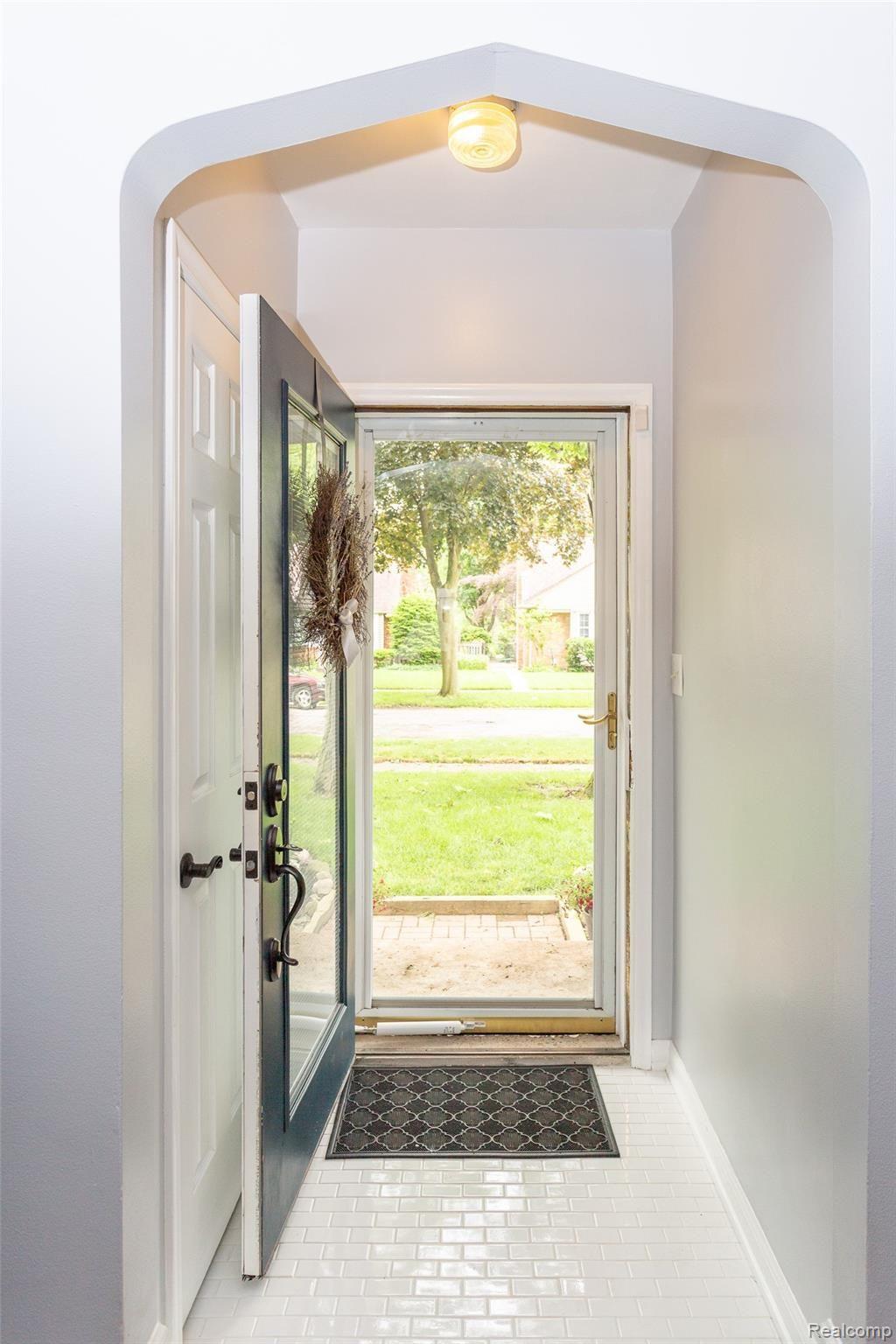 3539 Kenmore Road Berkley, MI 48072 - Photo 7 of 50 brgKEN-42.jpg