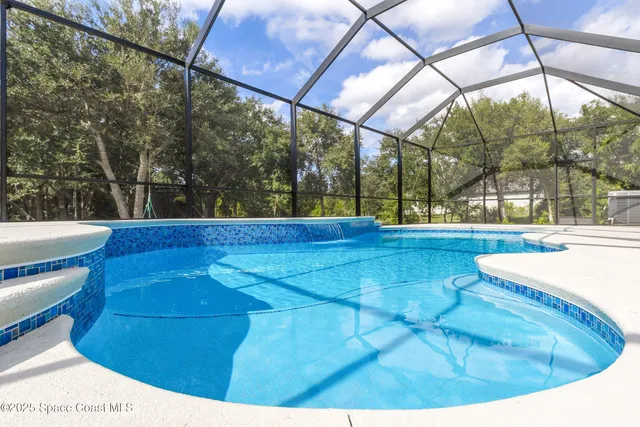 a view of a yard with a tree