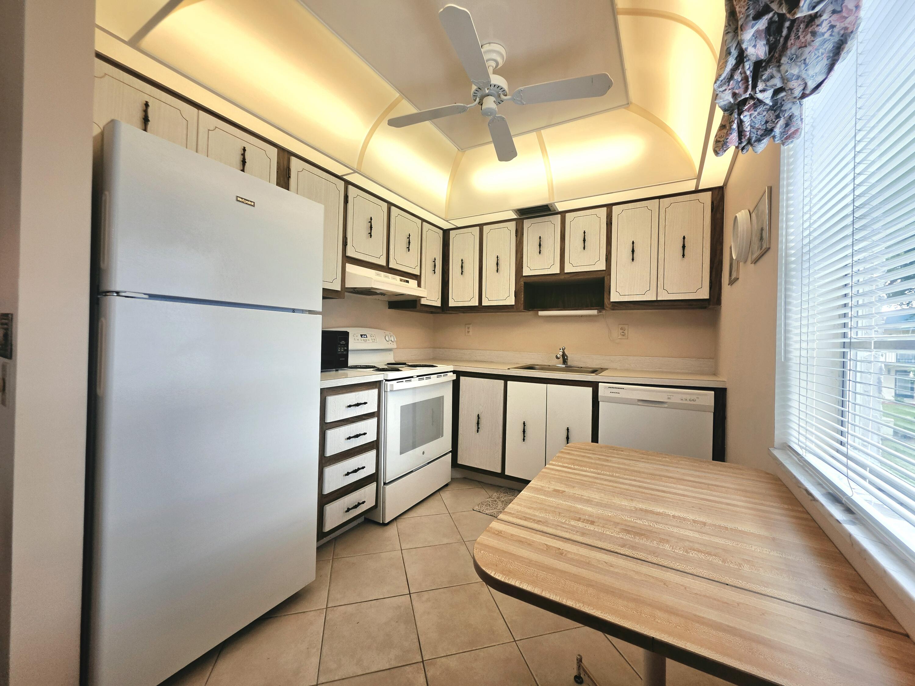 719 Flanders O Delray Beach, FL 33484 - Photo 4 of 22 20260426_134941