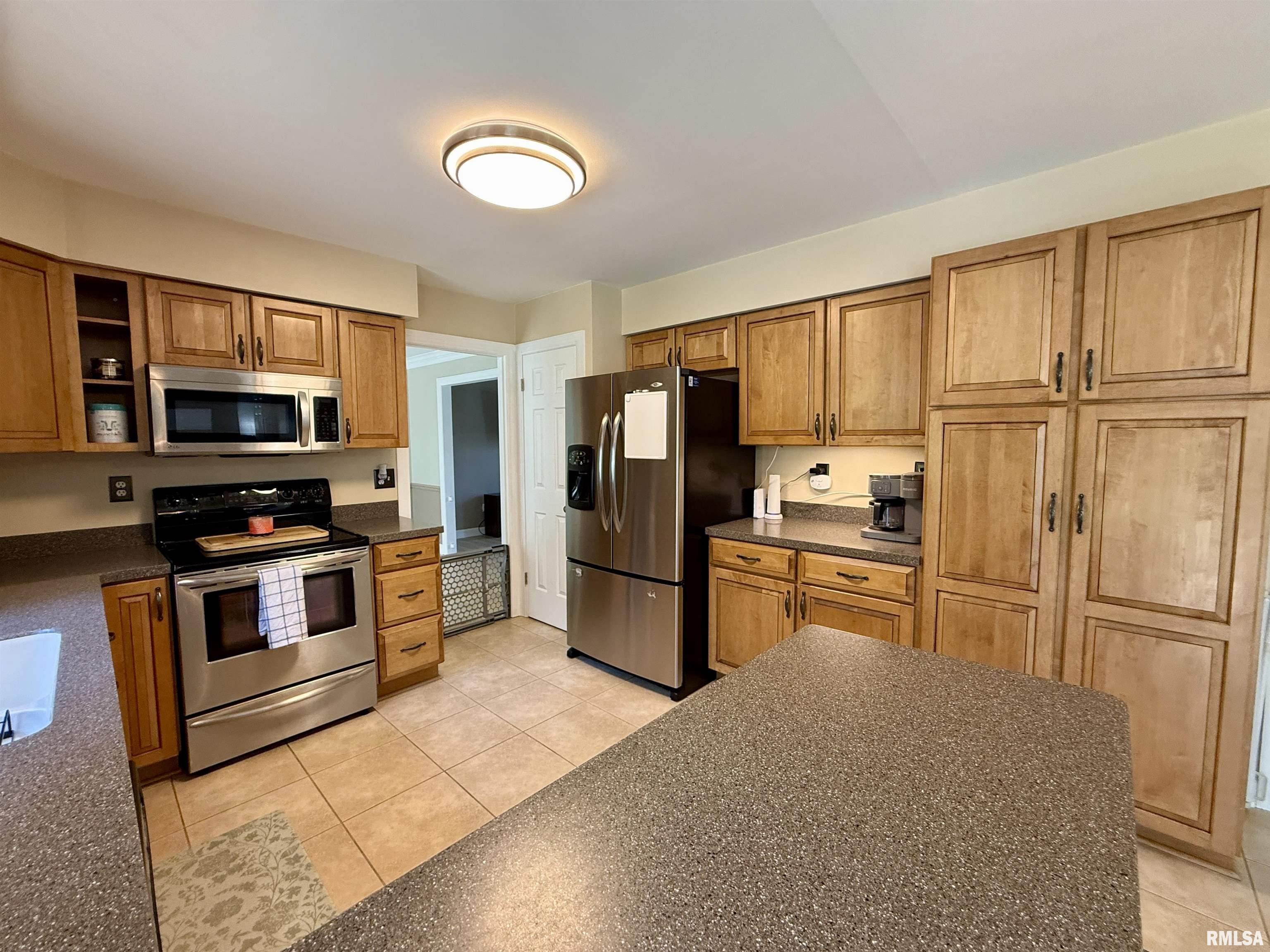 1861 Cornelia Road Galesburg, IL 61401 - Photo 11 of 46 Gallery Image 11