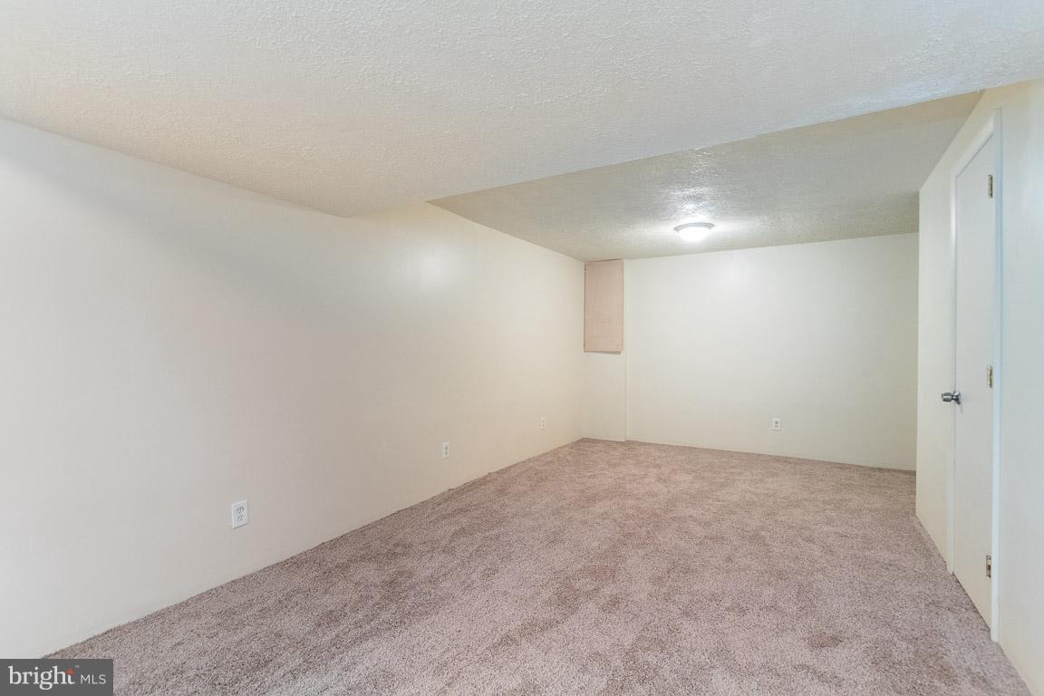 13006 Country Ridge Drive Germantown, MD 20874 - Photo 20 of 25 Family Room - Spacious, ready for enjoyment!