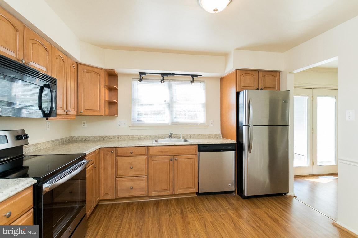 13006 Country Ridge Drive Germantown, MD 20874 - Photo 7 of 25 Kitchen - NEW DW, Range, Refrigerator, Counter Top
