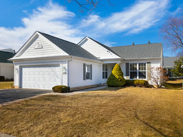 a view of a house with backyard