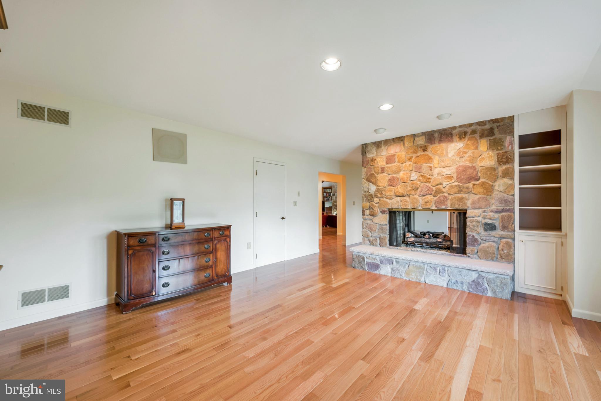 48 Crown Road Ewing, NJ 08638 - Photo 12 of 34 Dining Room