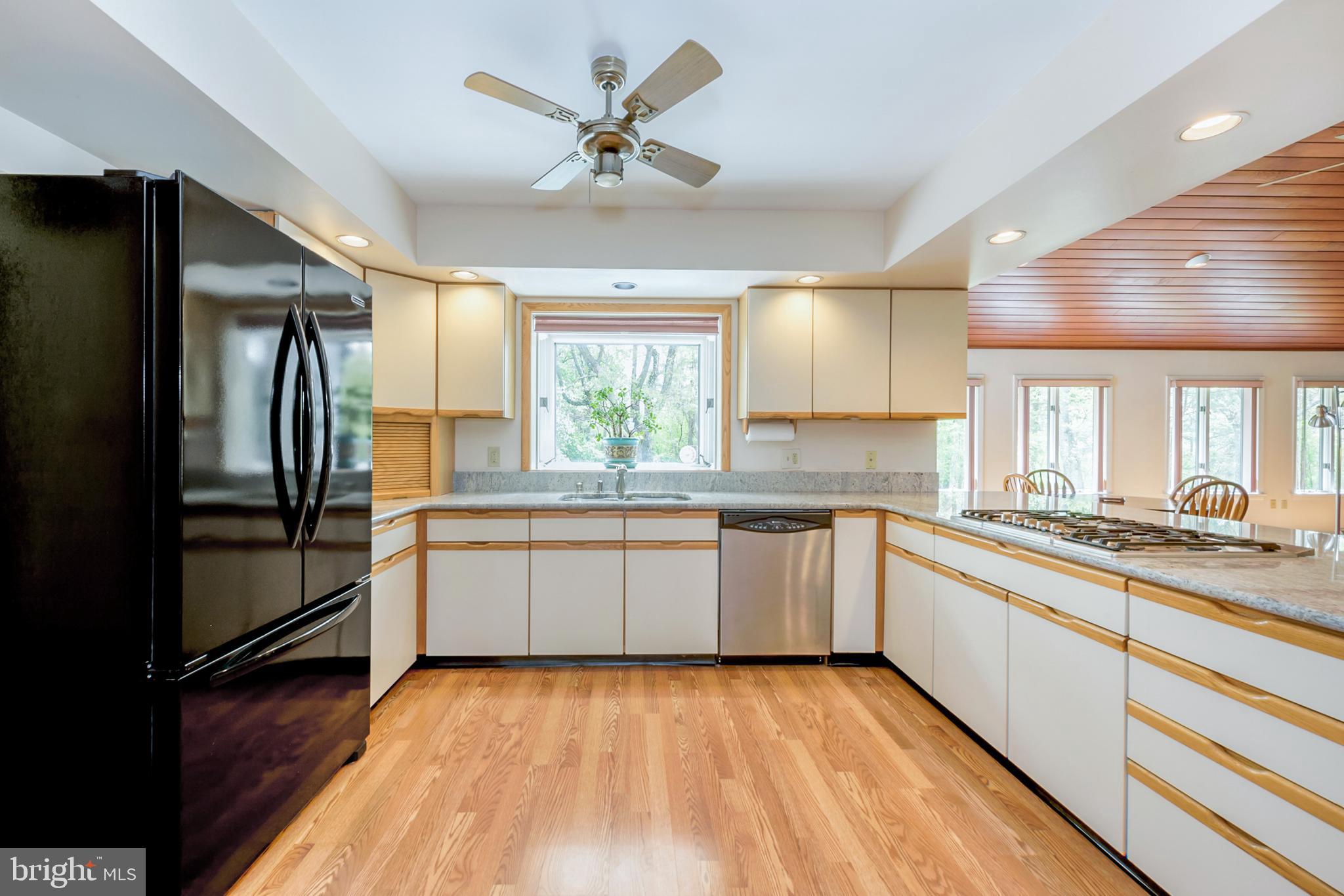 48 Crown Road Ewing, NJ 08638 - Photo 16 of 34 Kitchen