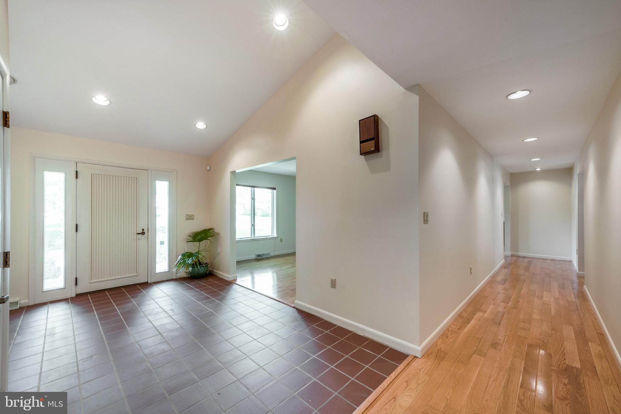 48 Crown Road Ewing, NJ 08638 - Photo 5 of 34 Foyer