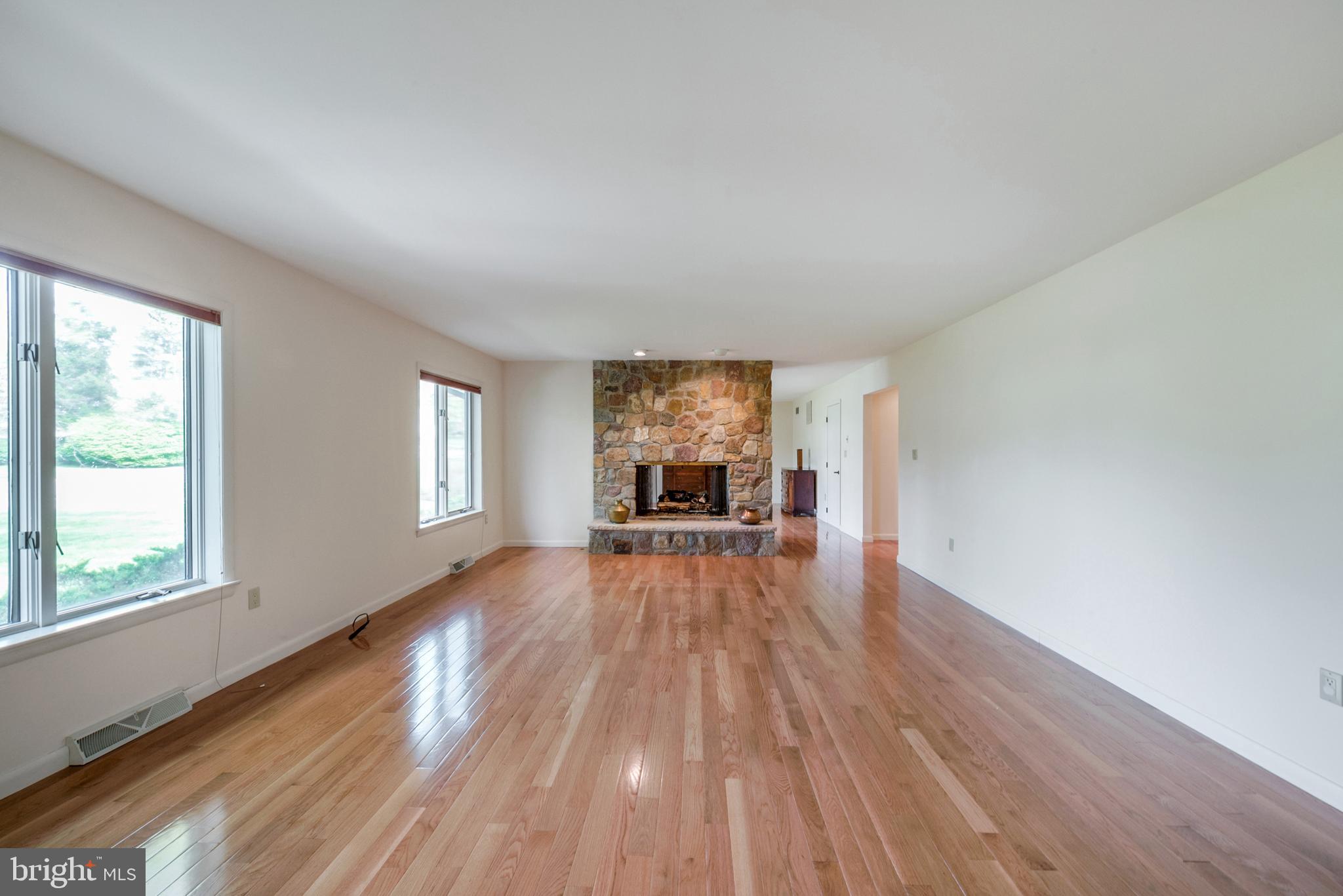 48 Crown Road Ewing, NJ 08638 - Photo 7 of 34 Living Room