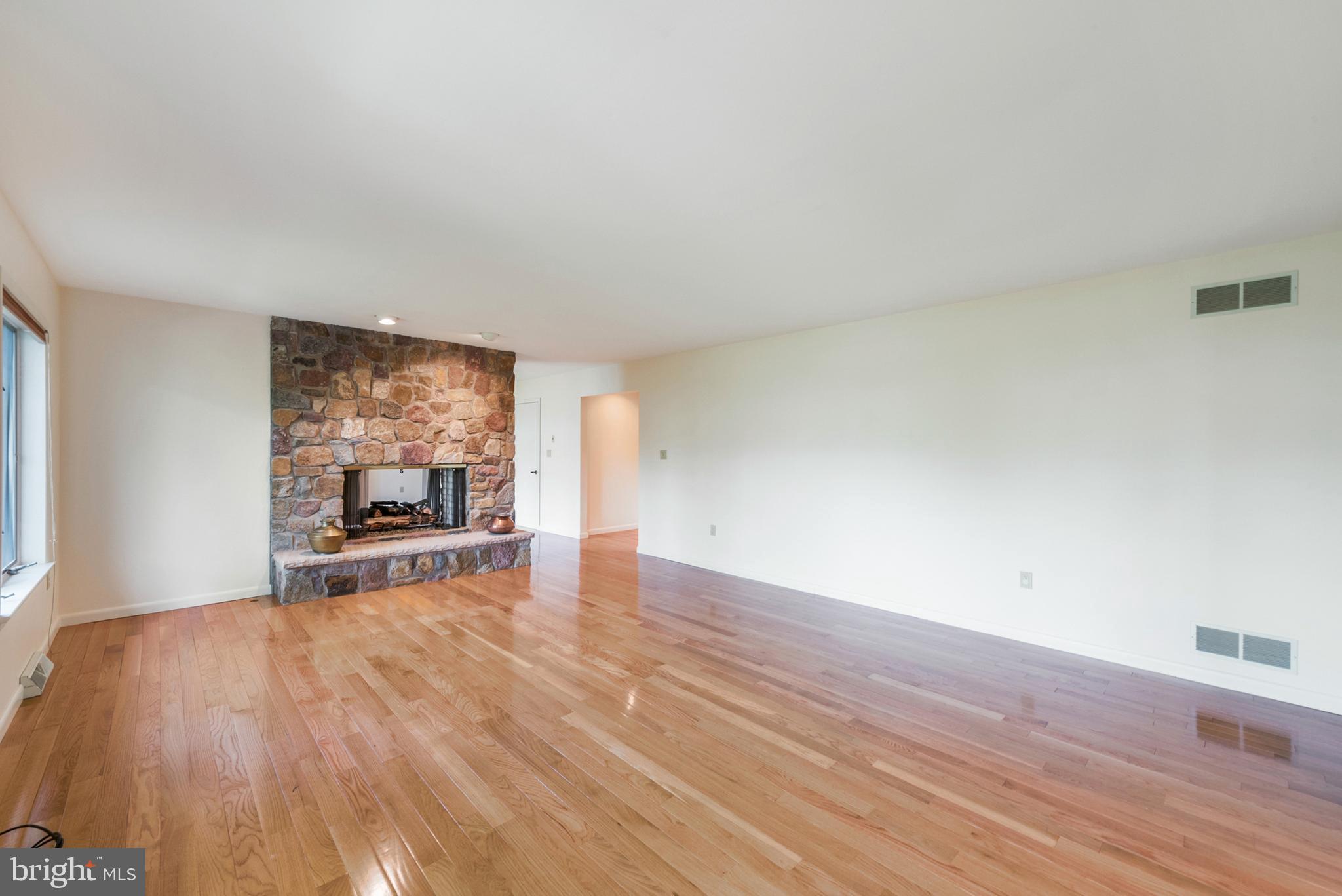 48 Crown Road Ewing, NJ 08638 - Photo 8 of 34 Living Room