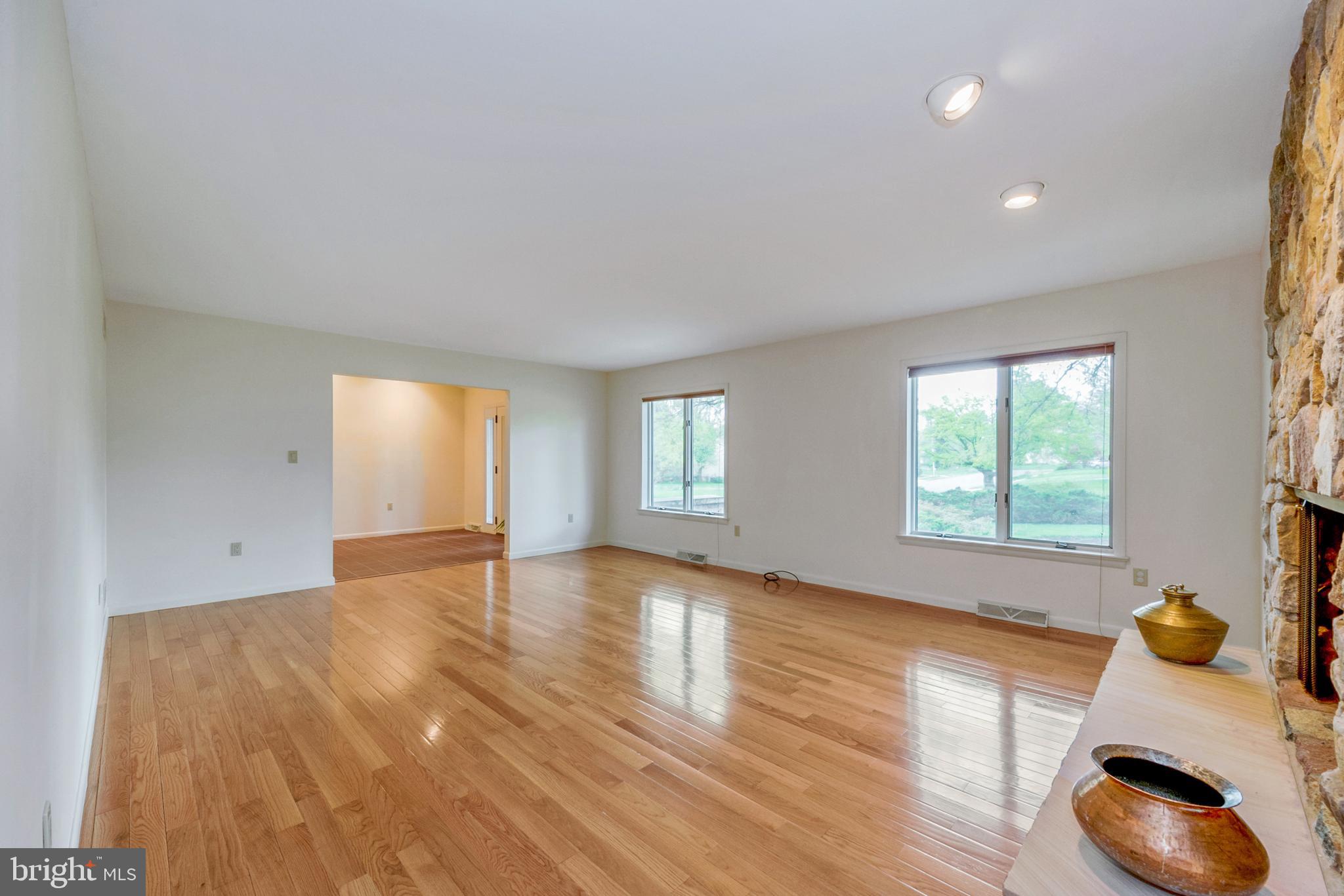 48 Crown Road Ewing, NJ 08638 - Photo 9 of 34 Living Room