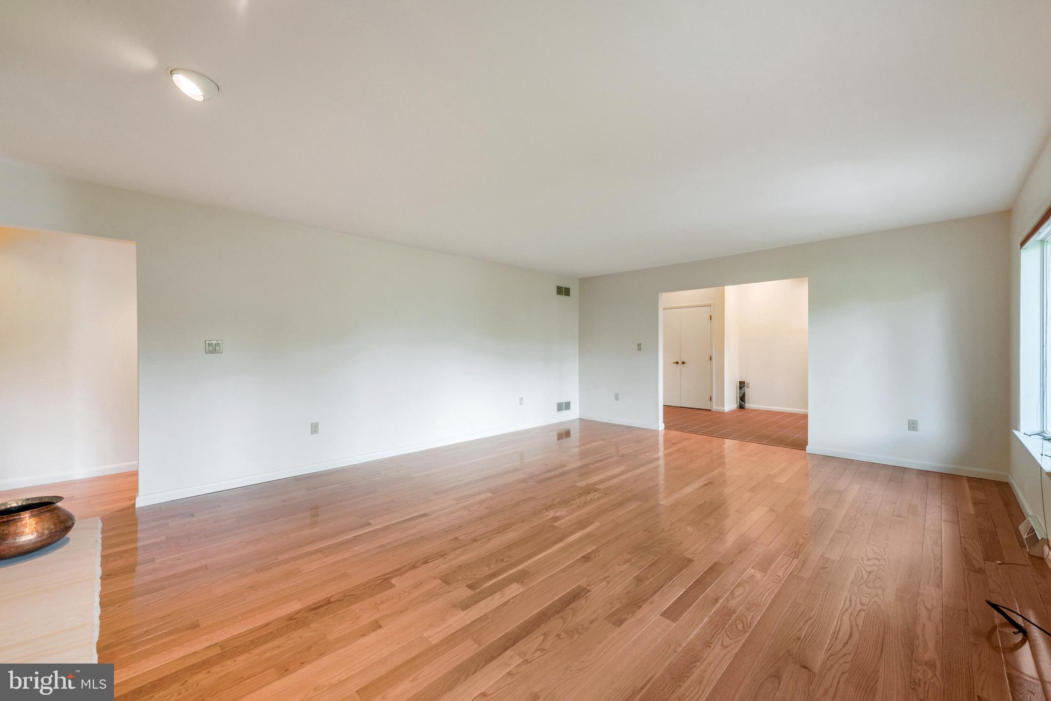 48 Crown Road Ewing, NJ 08638 - Photo 10 of 34 Living Room