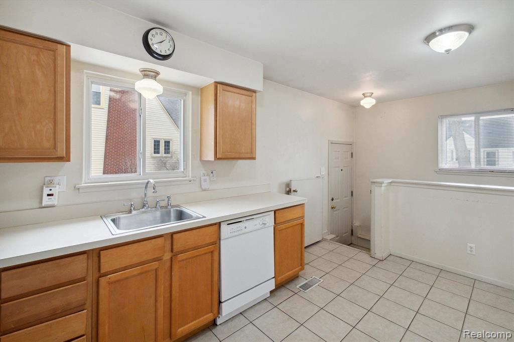 1626 Cambridge Road Berkley, MI 48072 - Photo 12 of 34