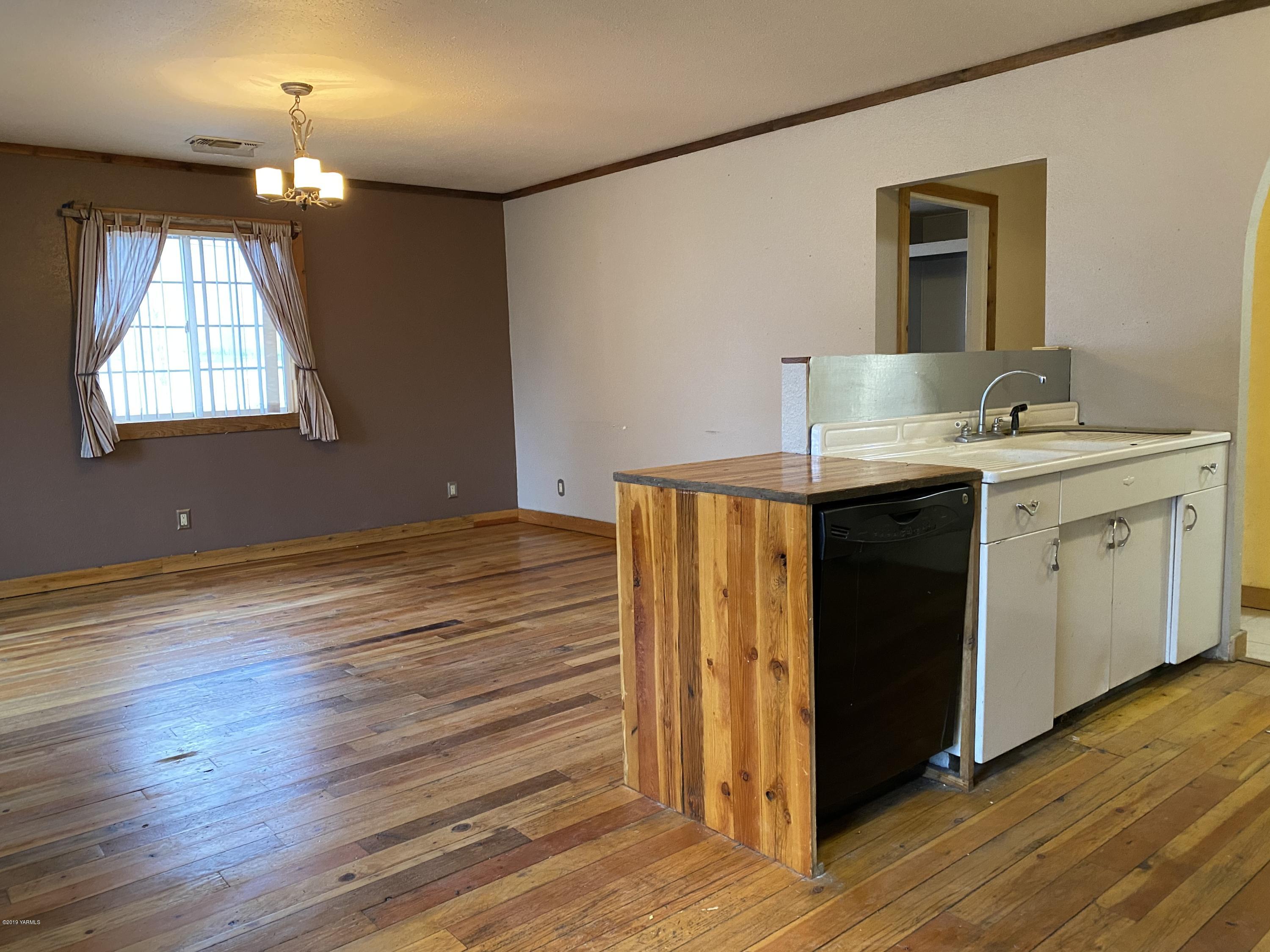 9161 South Naches Road Naches, WA 98937 - Photo 5 of 11 a kitchen with kitchen island granite countertop a sink window and wooden floor