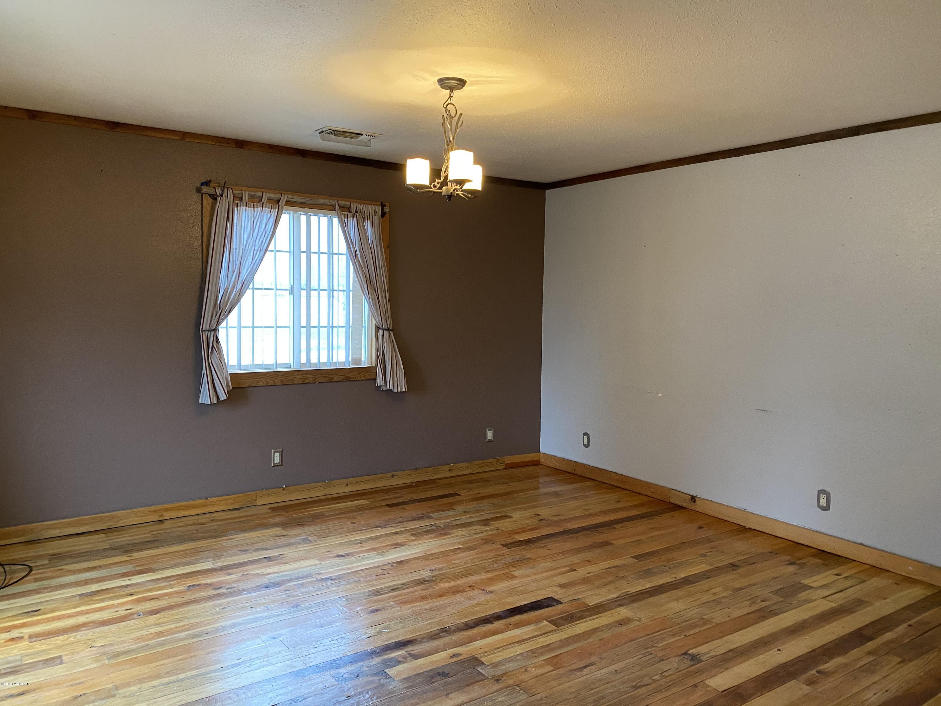 9161 South Naches Road Naches, WA 98937 - Photo 7 of 11 a view of empty room with wooden floor and fan
