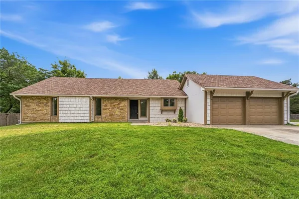 $415,000 | 219 Northwest Redwood Court, Lee's Summit, MO 64064