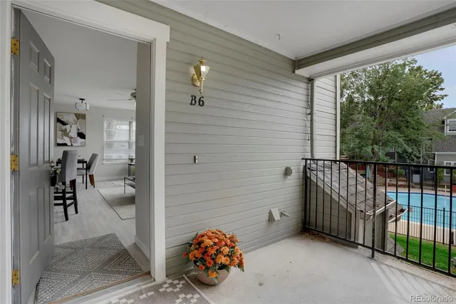 a view of livingroom with furniture and windows