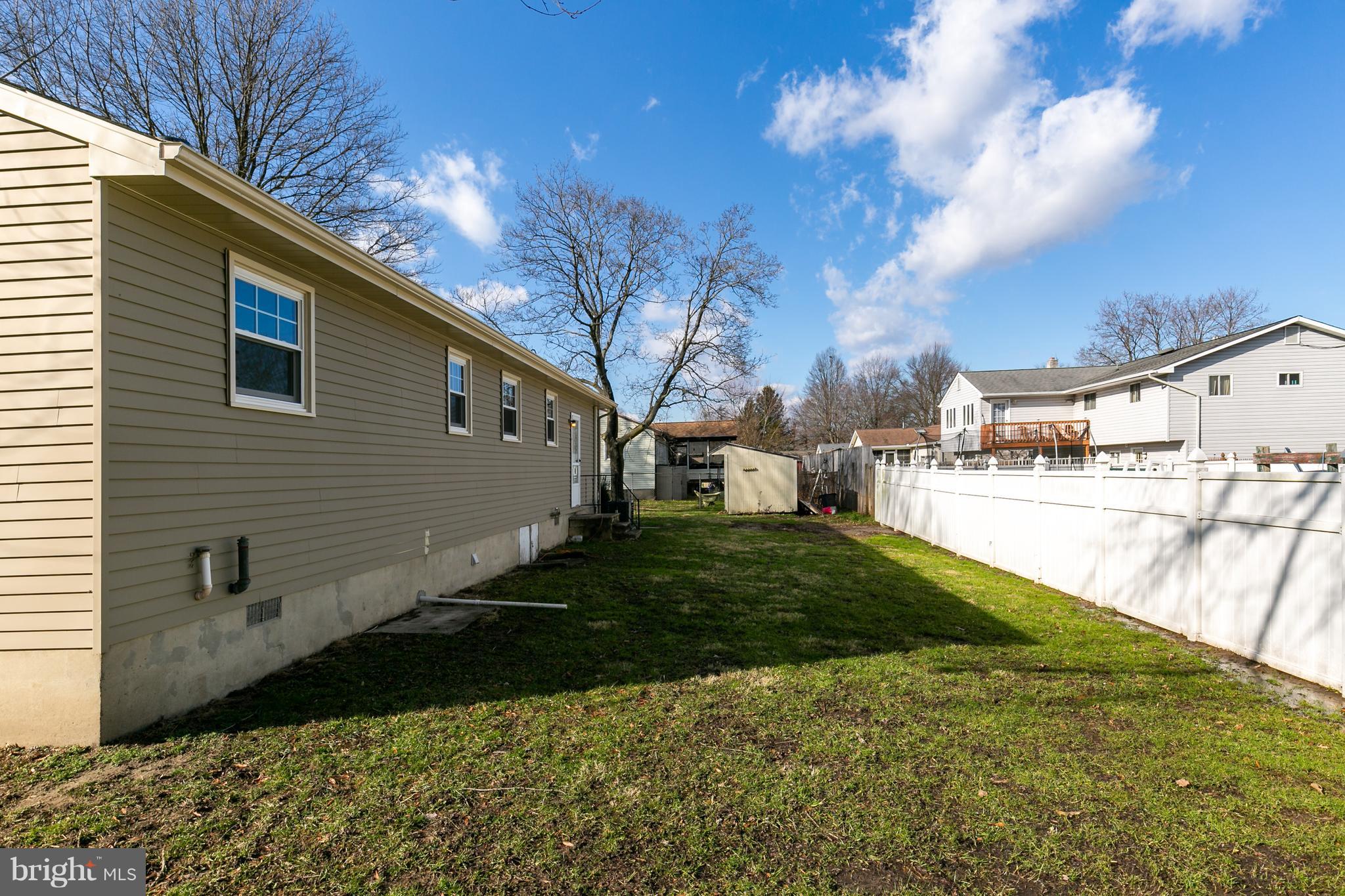 126 Eaton Road Pennsville, NJ 08070 - Photo 27 of 29 a backyard of a house with lots of green space