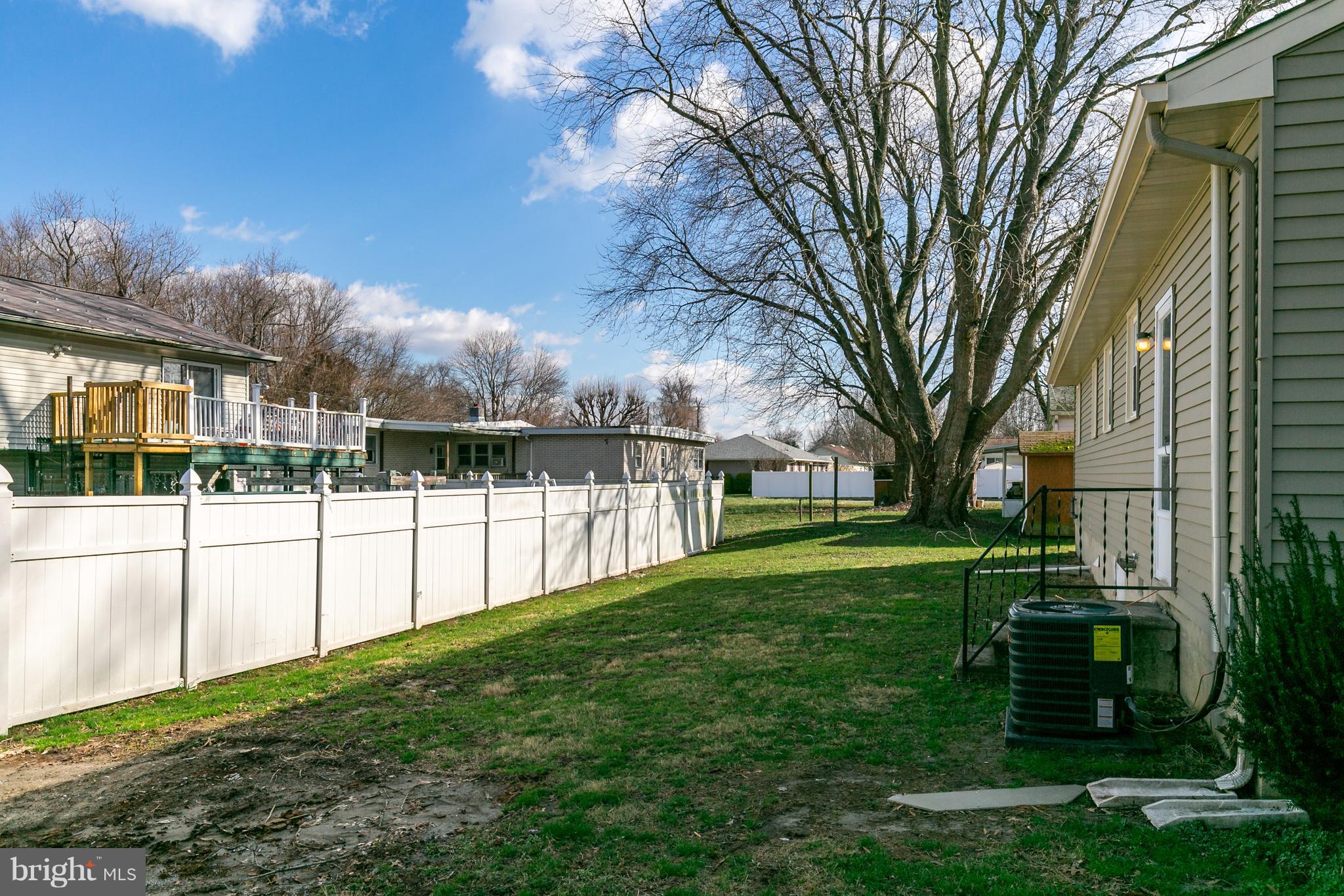 126 Eaton Road Pennsville, NJ 08070 - Photo 28 of 29 a view of a backyard with large trees