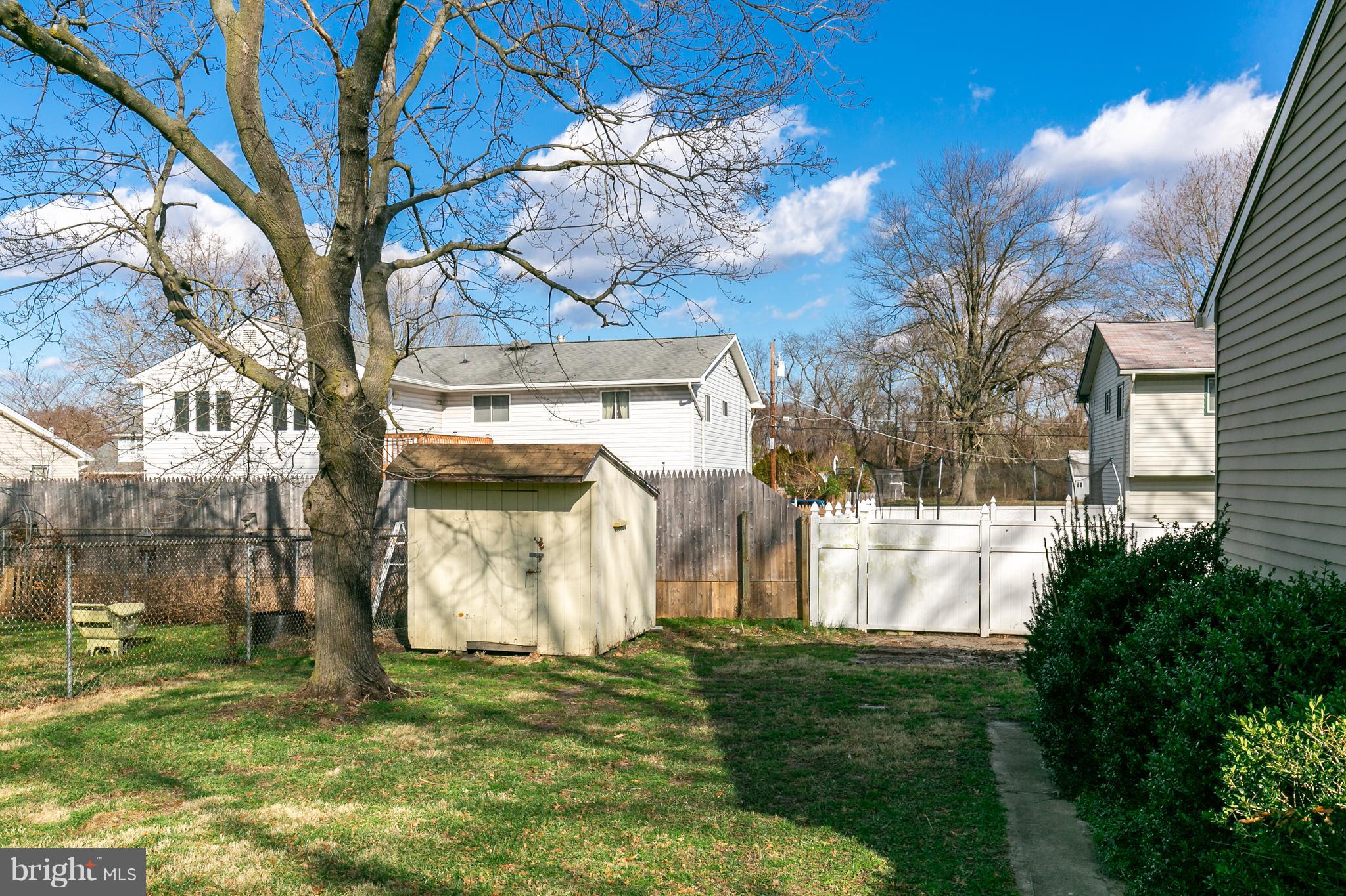 126 Eaton Road Pennsville, NJ 08070 - Photo 29 of 29 a view of a yard in front of house