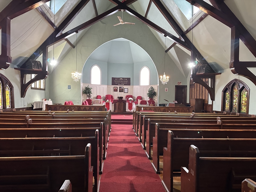 201 King Street Springfield, MA 01109 - Photo 1 of 12 a view of group of living room