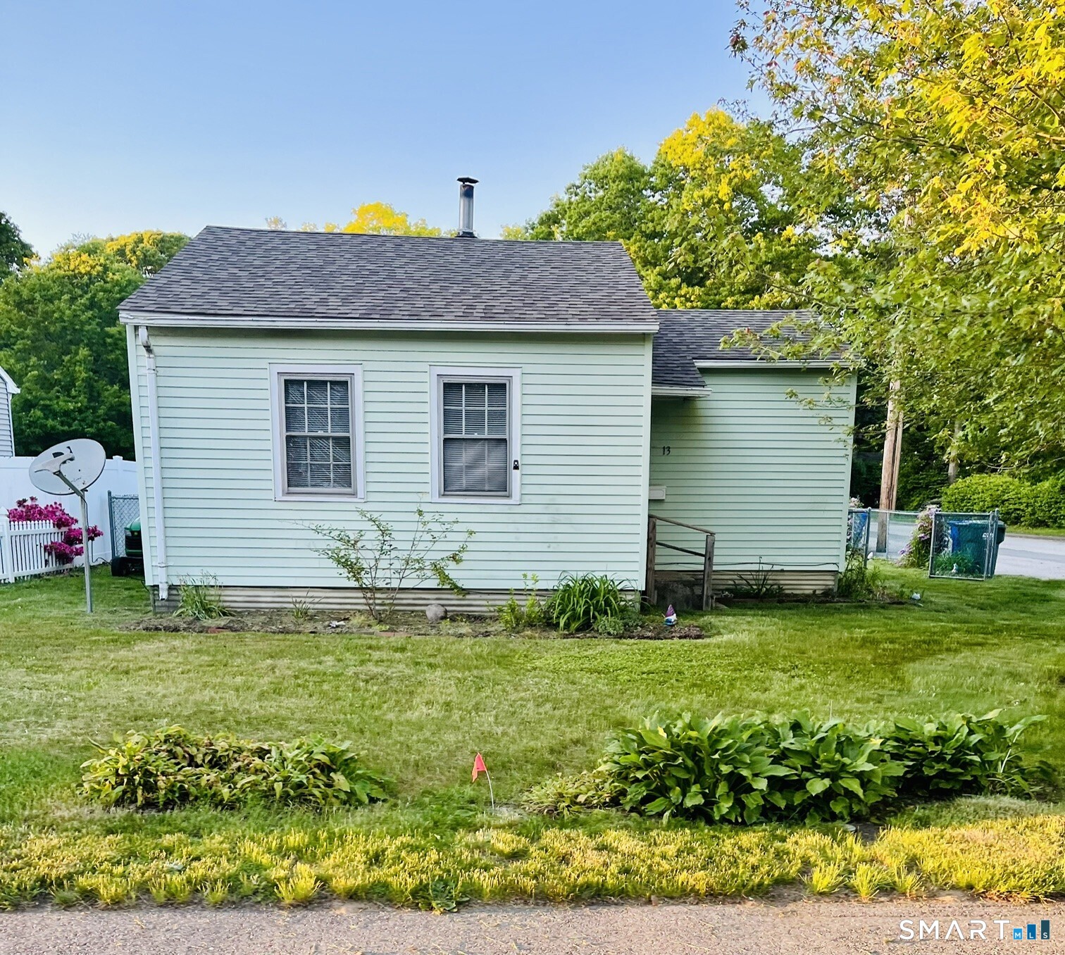 13 Midway Ovl Groton, CT 06340 - Photo 1 of 8