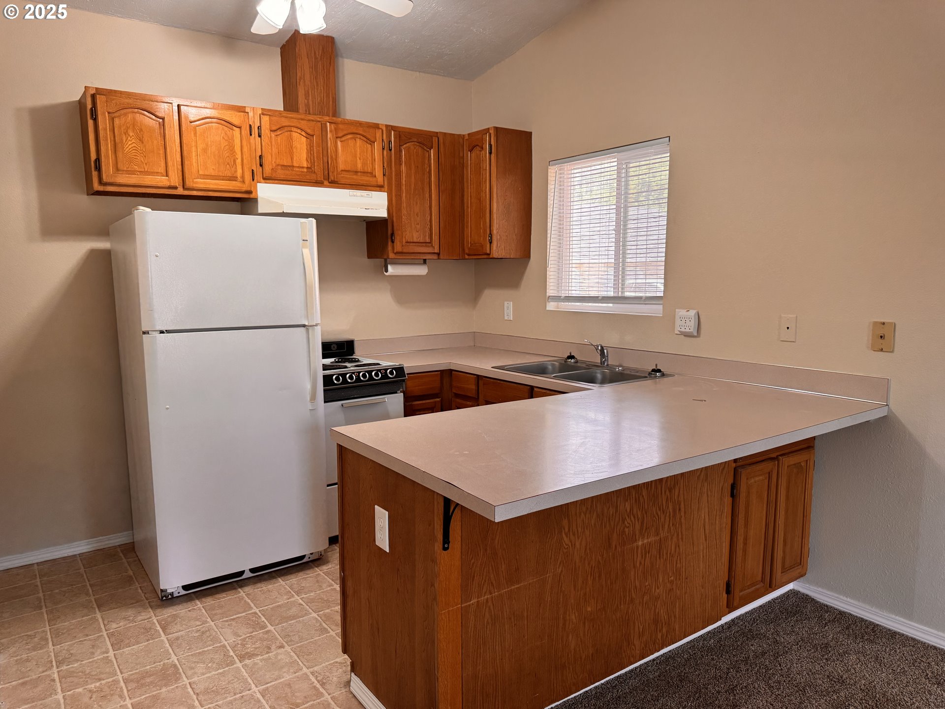 5894 A Street Springfield, OR 97478 - Photo 6 of 11