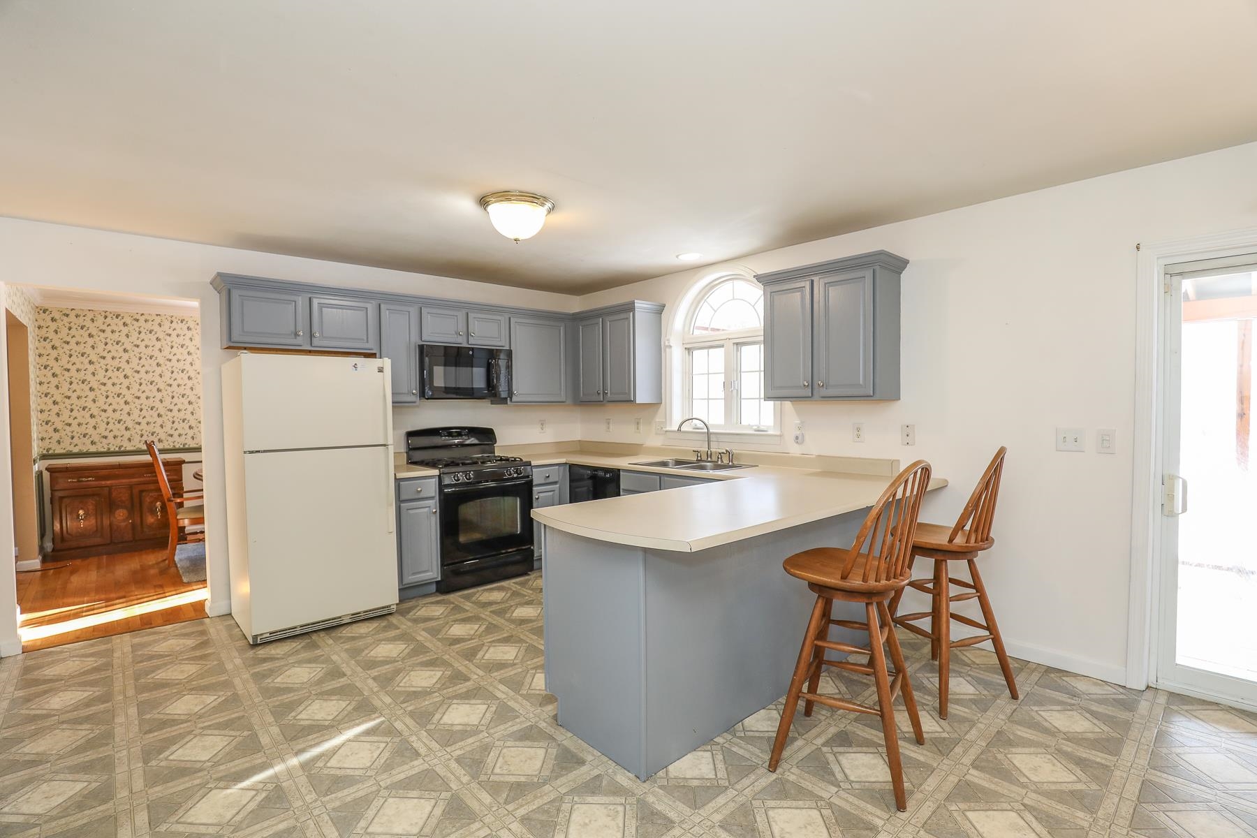 112 Beech Hill Road Mont Vernon, NH 03057 - Photo 3 of 38 Gallery Image 3
