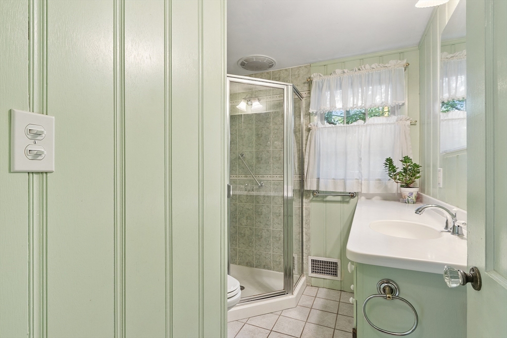 71 Wescroft Road Reading, MA 01867 - Photo 23 of 40 Gallery Image 23