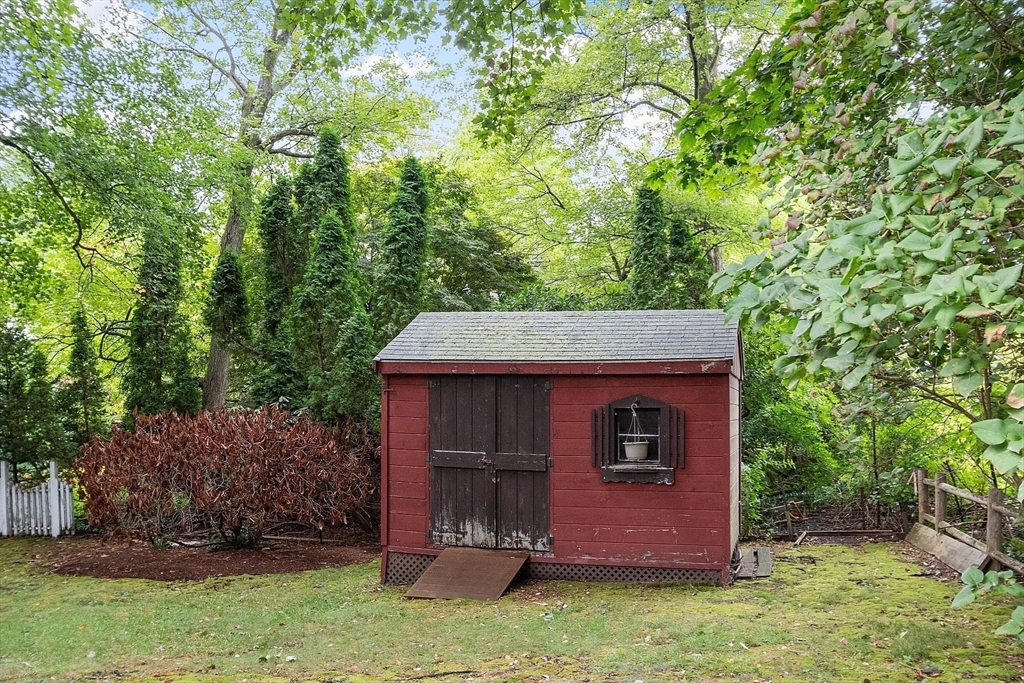 71 Wescroft Road Reading, MA 01867 - Photo 4 of 40 Gallery Image 4